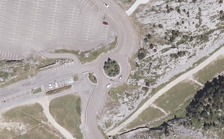 Vue aérienne du Rond-point anonyme n°38282504