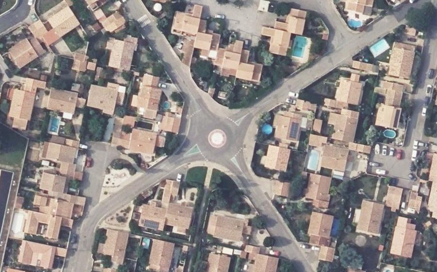 Vue aérienne du Rond-point anonyme n°382864924