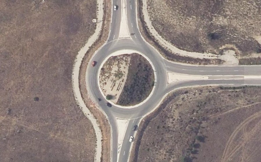 Vue aérienne du Rond-point anonyme n°382866690