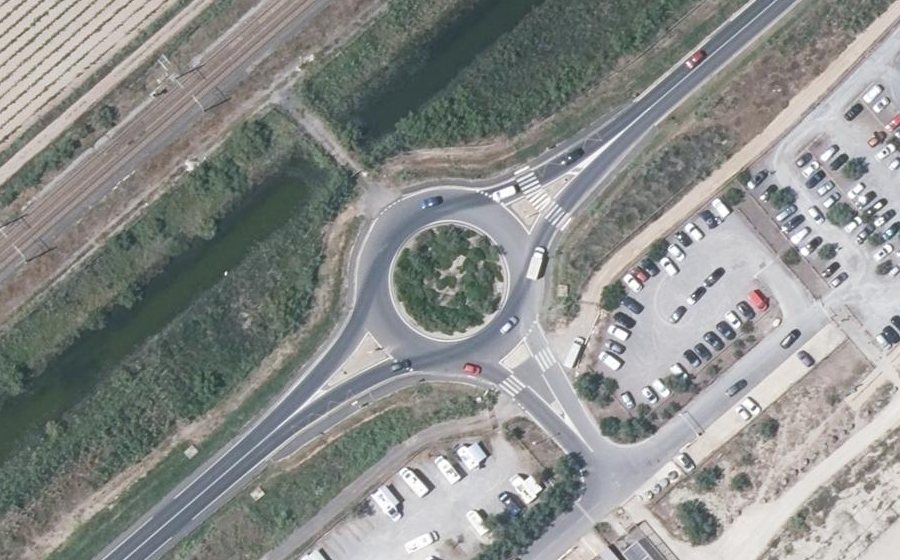 Vue aérienne du Rond-point anonyme n°38287115