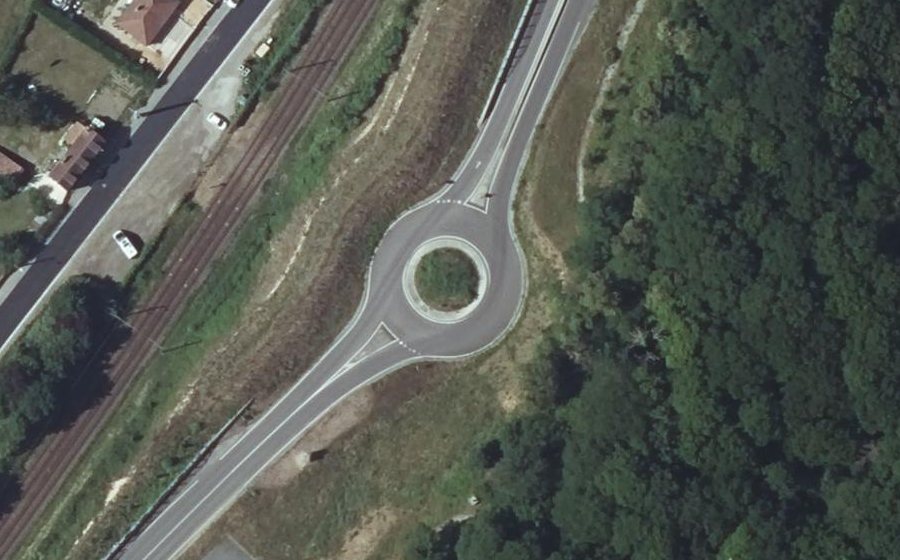 Vue aérienne du Rond-point anonyme n°382882026