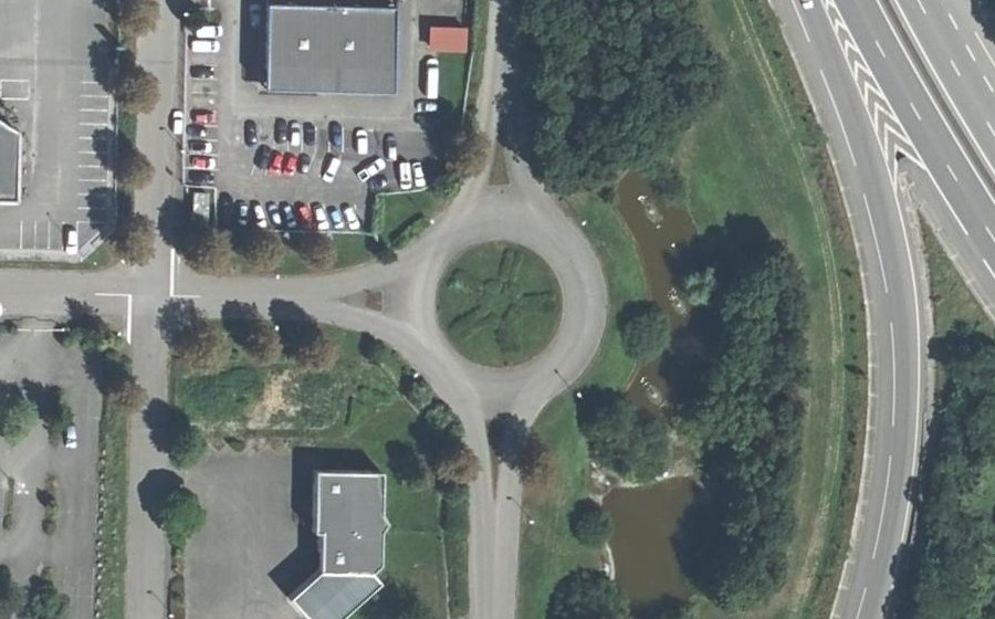 Vue aérienne du Rond-point anonyme n°38298369