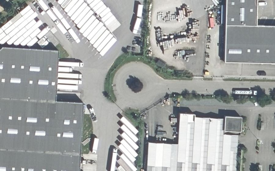 Vue aérienne du Rond-point anonyme n°38298373