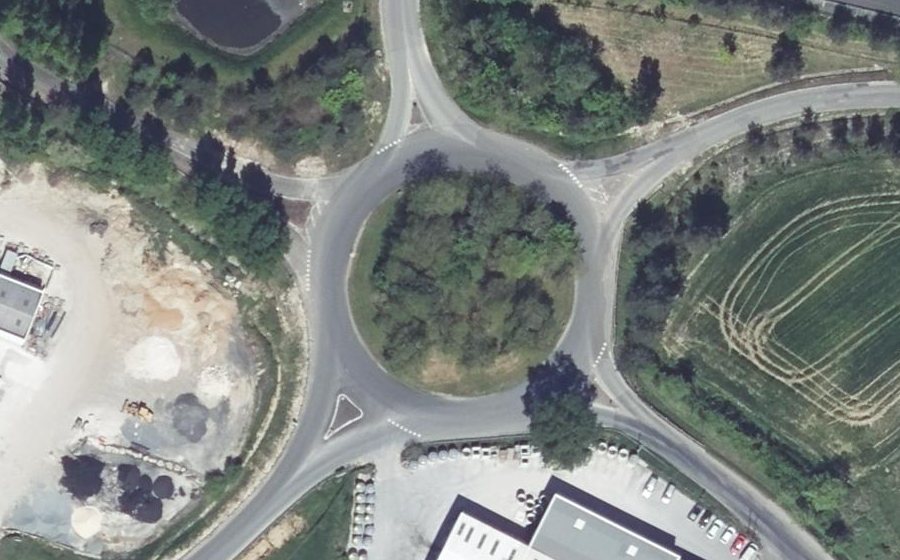 Vue aérienne du Rond-point anonyme n°38299830