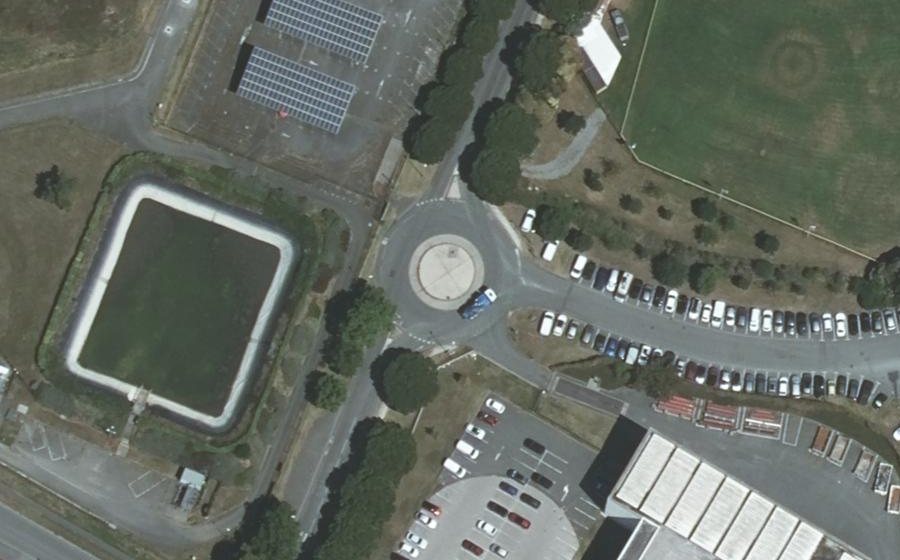Vue aérienne du Rond-point anonyme n°38305068
