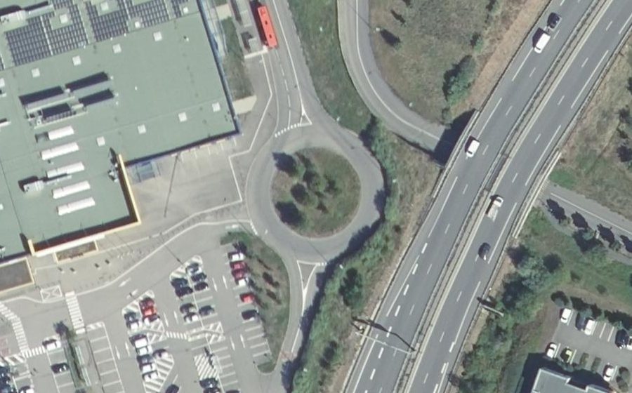 Vue aérienne du Rond-point anonyme n°383091909