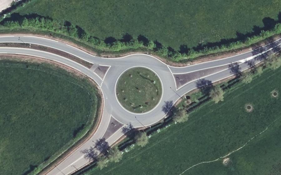 Vue aérienne du Rond-point anonyme n°38327976