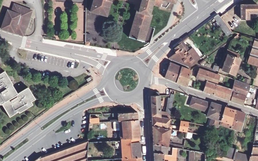 Vue aérienne du Rond-point anonyme n°38327977