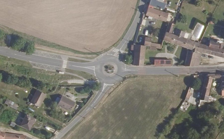 Vue aérienne du Rond-point anonyme n°383406500