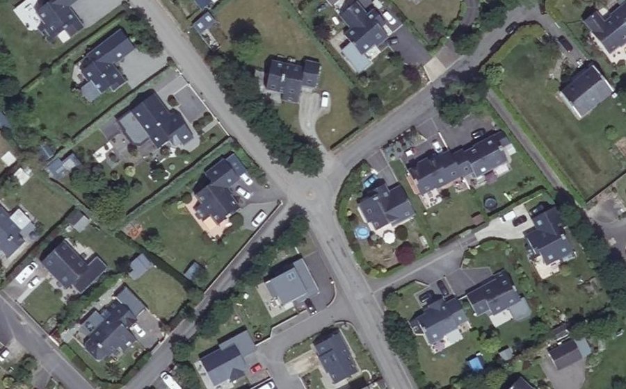Vue aérienne du Rond-point anonyme n°38355677