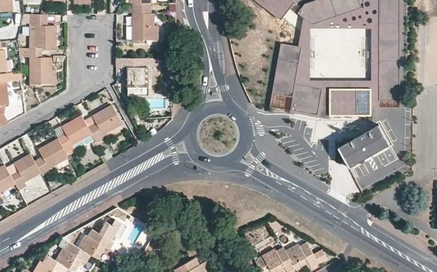 Vue aérienne du Rond-point anonyme n°38356386