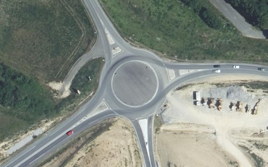 Vue aérienne du Rond-point anonyme n°383588272