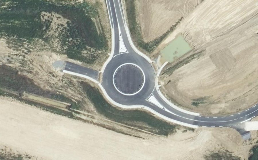 Vue aérienne du Rond-point anonyme n°383588276