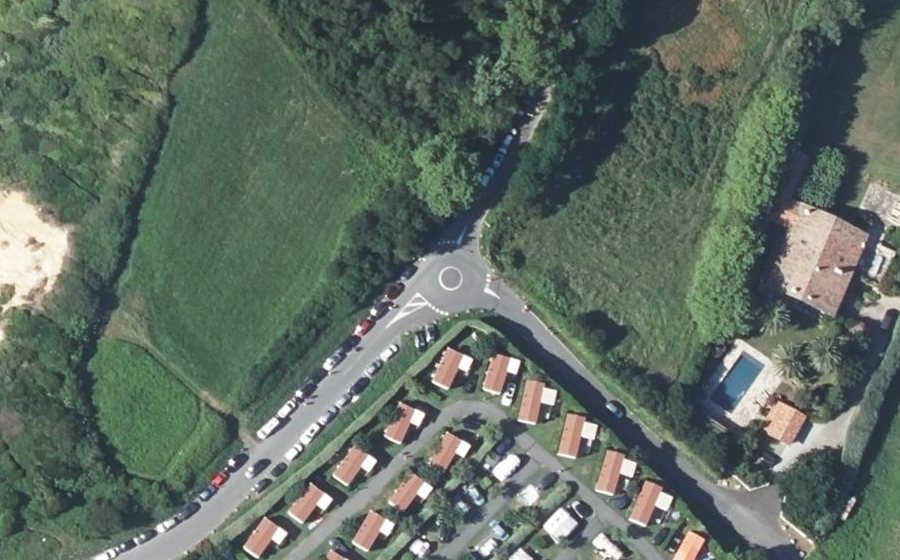 Vue aérienne du Rond-point anonyme n°383732202