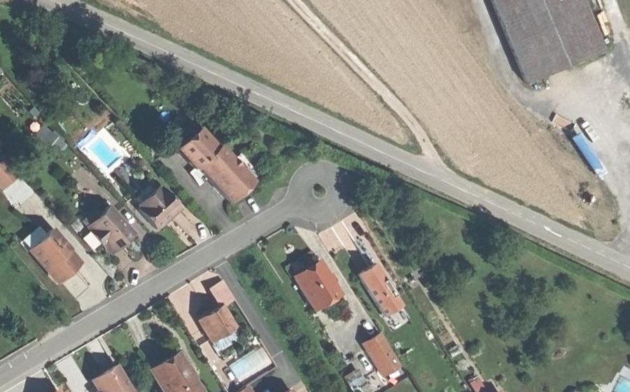 Vue aérienne du Rond-point anonyme n°38381837