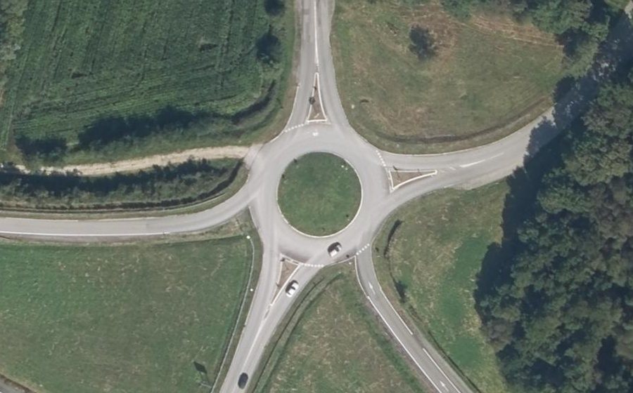 Vue aérienne du Rond-point anonyme n°38387415
