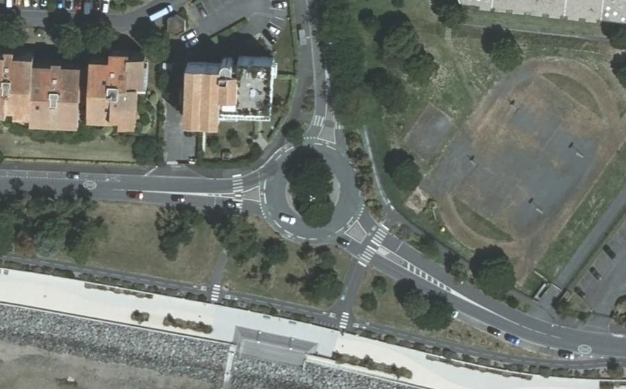 Vue aérienne du Rond-point anonyme n°38425635