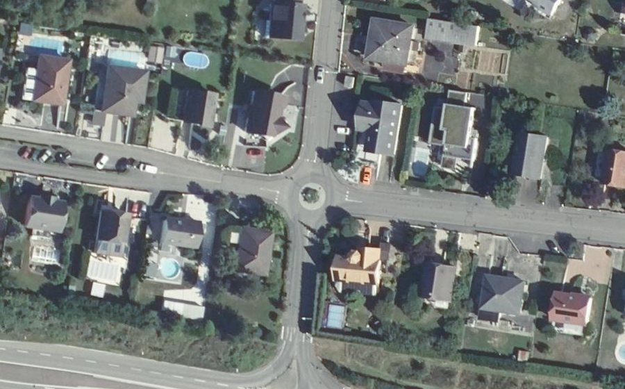 Vue aérienne du Rond-point anonyme n°38427128