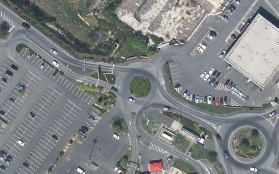 Vue aérienne du Rond-point anonyme n°38439164
