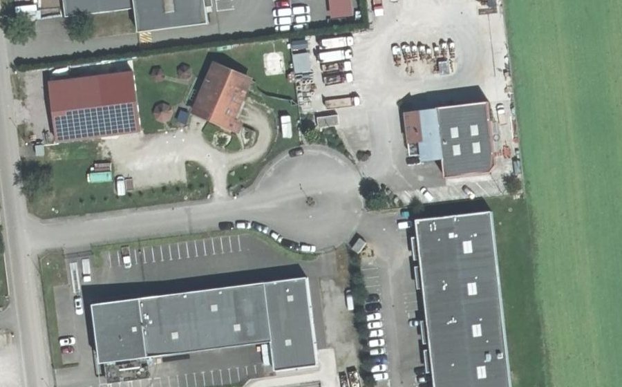 Vue aérienne du Rond-point anonyme n°38450644