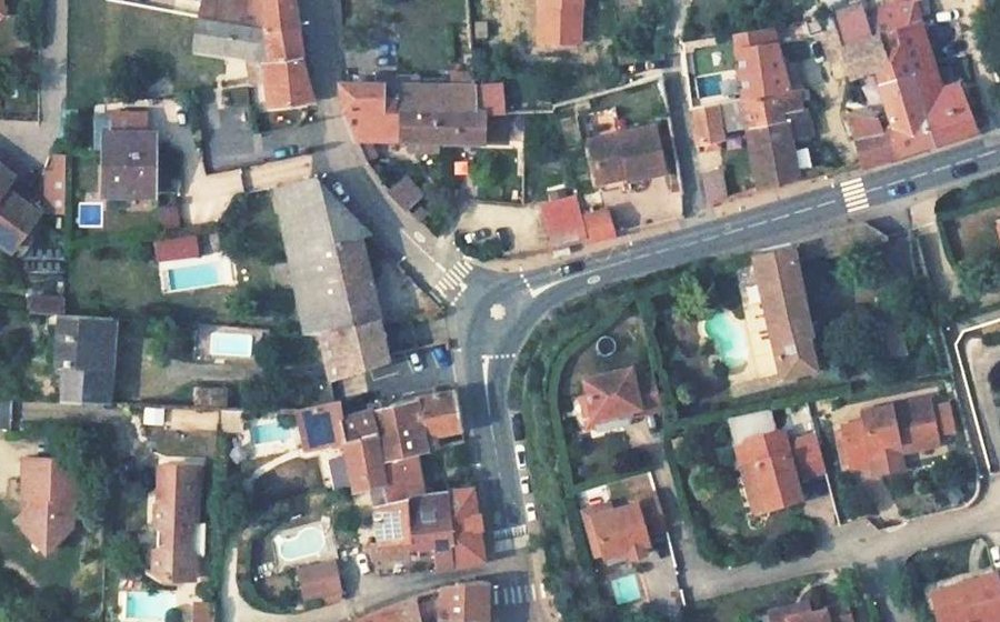 Vue aérienne du Rond-point anonyme n°384548772