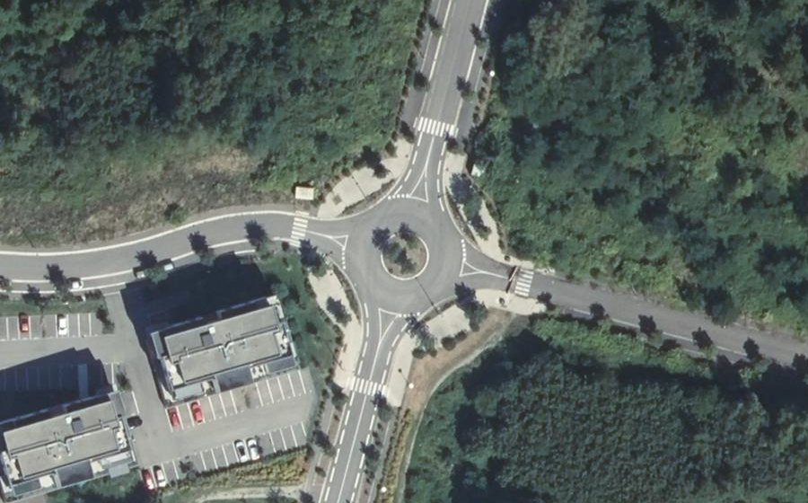 Vue aérienne du Rond-point anonyme n°384624855