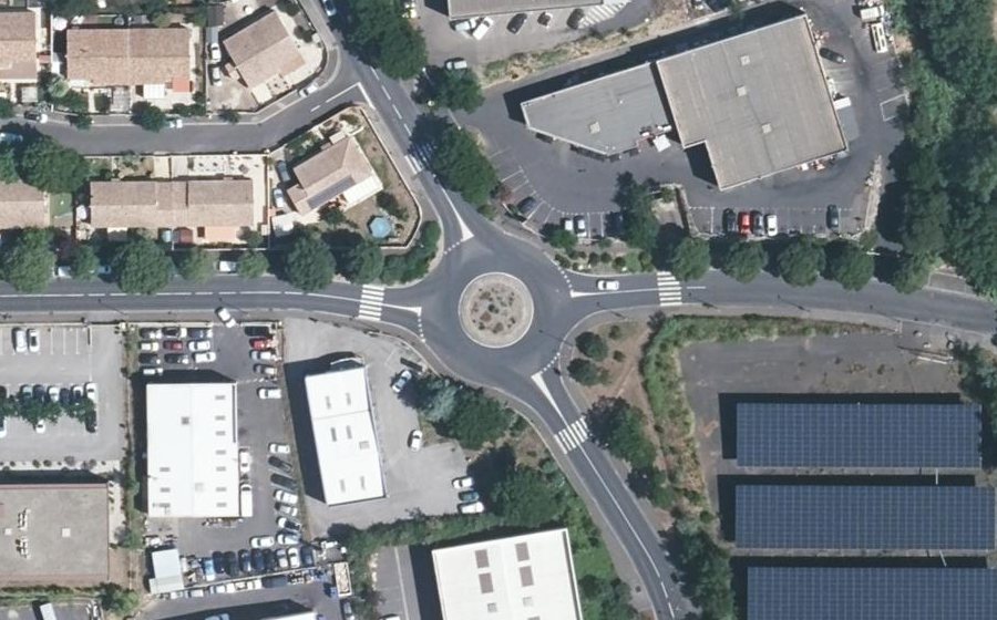 Vue aérienne du Rond-point anonyme n°38481720