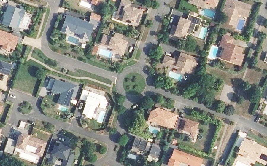 Vue aérienne du Rond-point anonyme n°384899234
