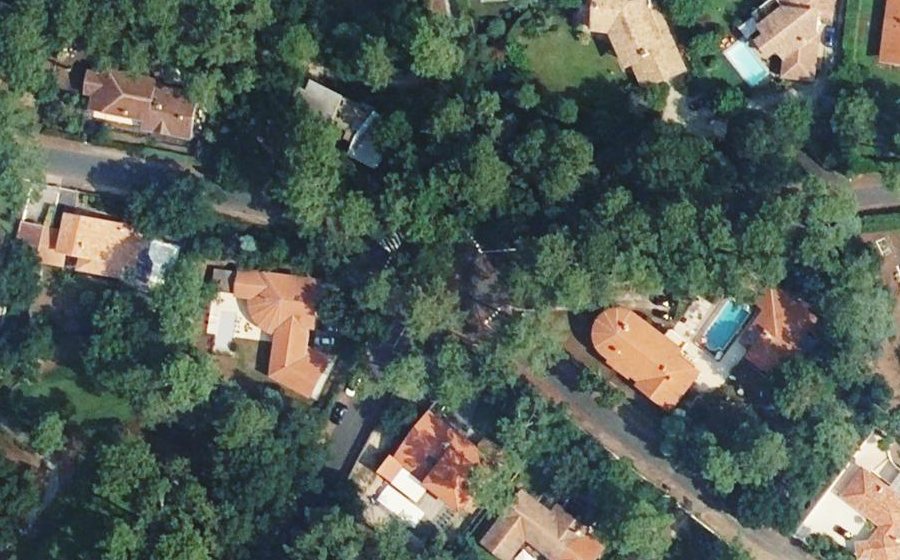 Vue aérienne du Rond-point anonyme n°384909954