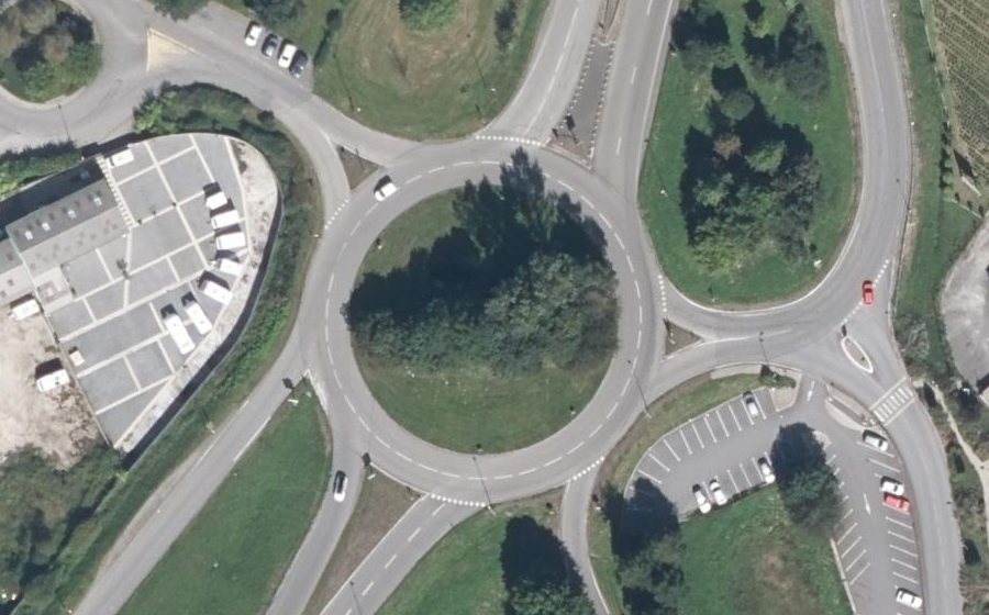 Vue aérienne du Rond-point anonyme n°38497760