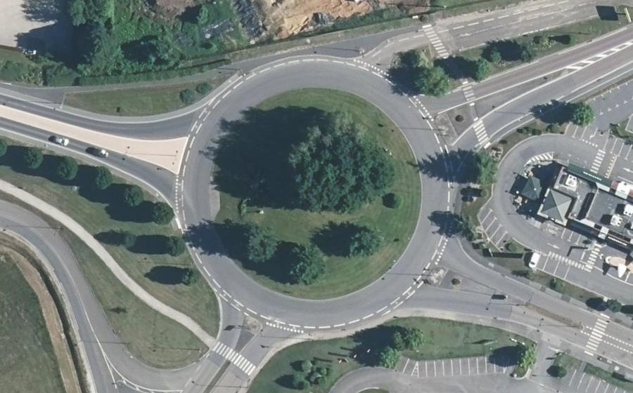 Vue aérienne du Rond-point anonyme n°38503414