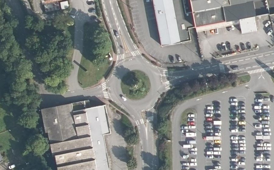Vue aérienne du Rond-point anonyme n°38509820