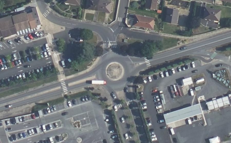 Vue aérienne du Rond-point anonyme n°38510210