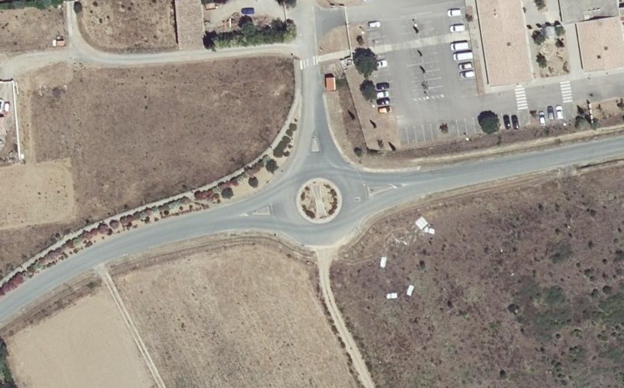 Vue aérienne du Rond-point anonyme n°38523726