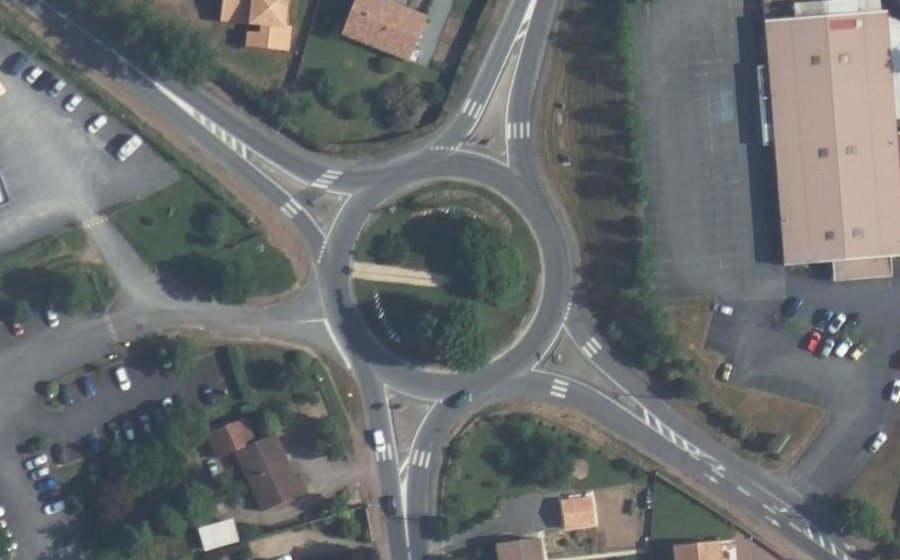 Vue aérienne du Rond-point anonyme n°38524700