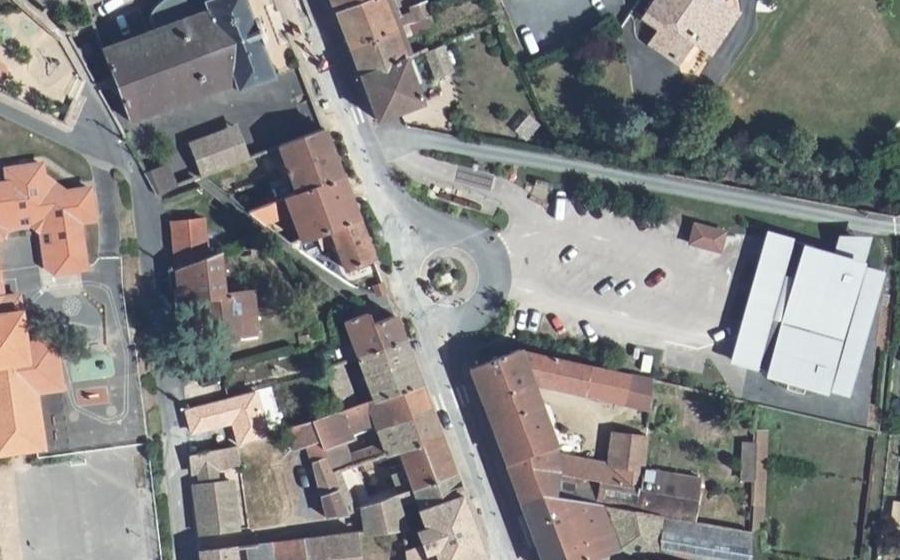 Vue aérienne du Rond-point anonyme n°385247702