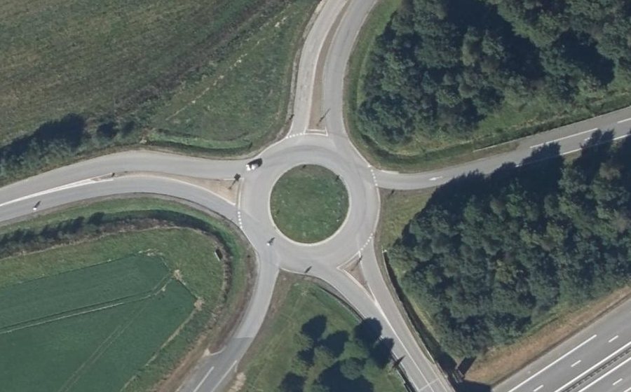 Vue aérienne du Rond-point anonyme n°38526201