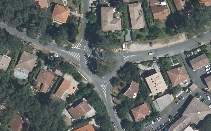 Vue aérienne du Rond-point anonyme n°38531535