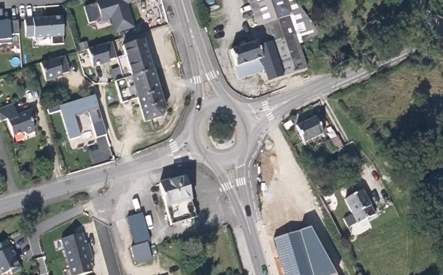 Vue aérienne du Rond-point anonyme n°38532731