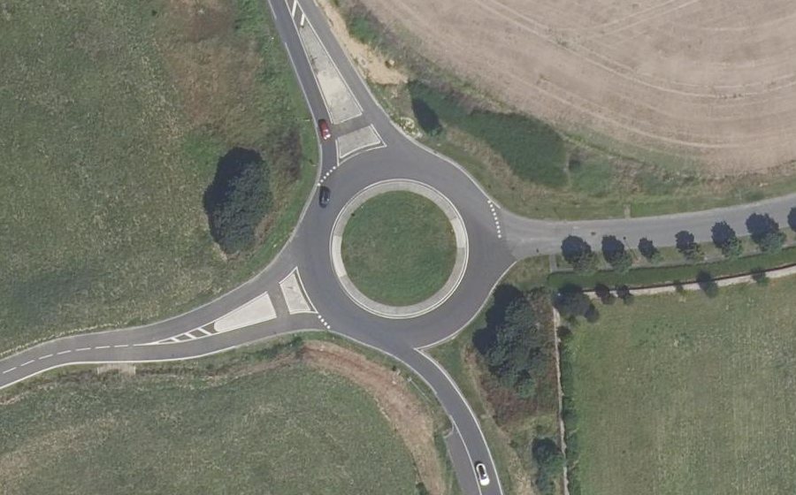 Vue aérienne du Rond-point anonyme n°38535659