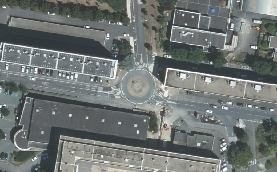 Vue aérienne du Rond-point anonyme n°38547846