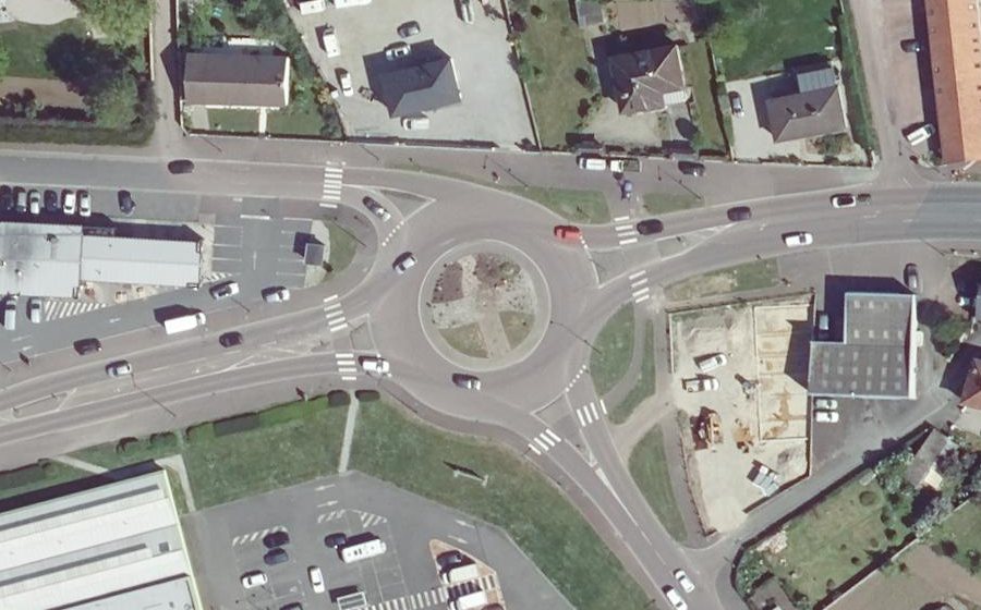 Vue aérienne du Rond-point anonyme n°38548812