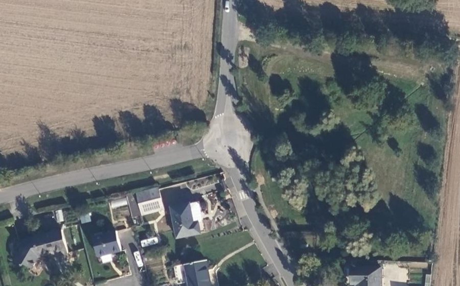 Vue aérienne du Rond-point anonyme n°385595970