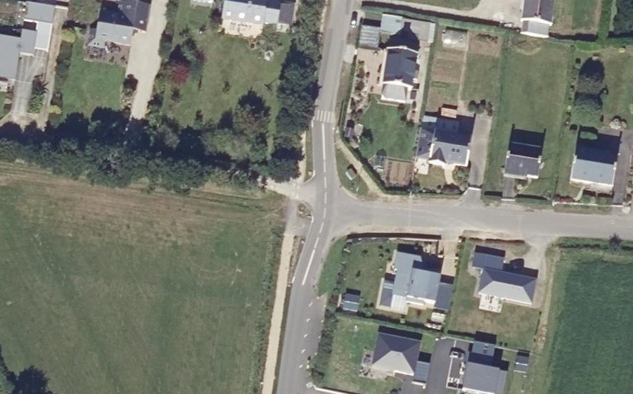 Vue aérienne du Rond-point anonyme n°385633859