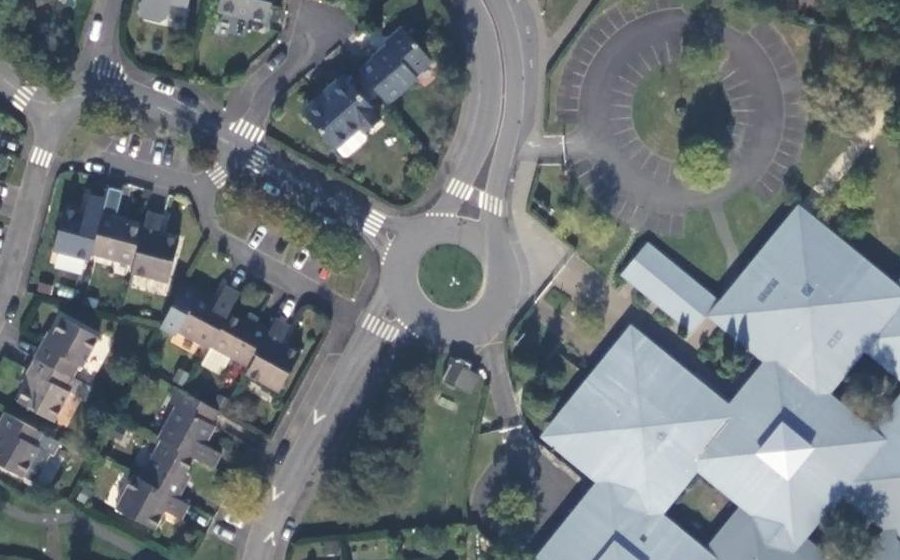 Vue aérienne du Rond-point anonyme n°38567013
