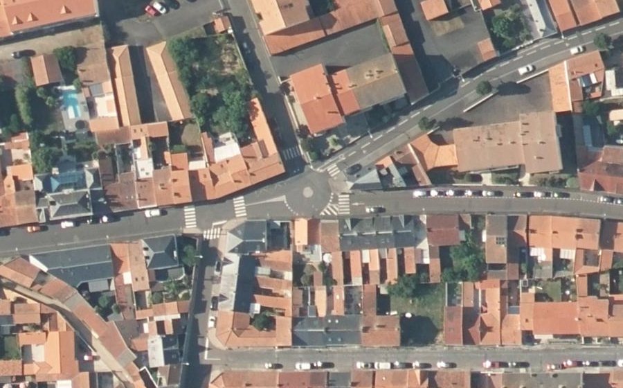 Vue aérienne du Rond-point anonyme n°385689688