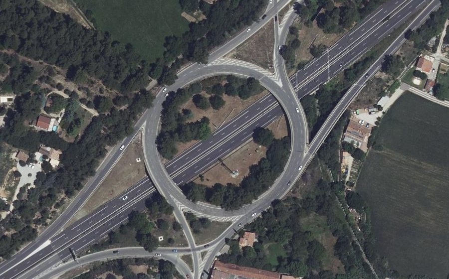 Vue aérienne du Rond-point anonyme n°38579393