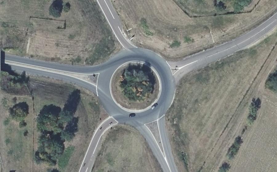 Vue aérienne du Rond-point anonyme n°38580143