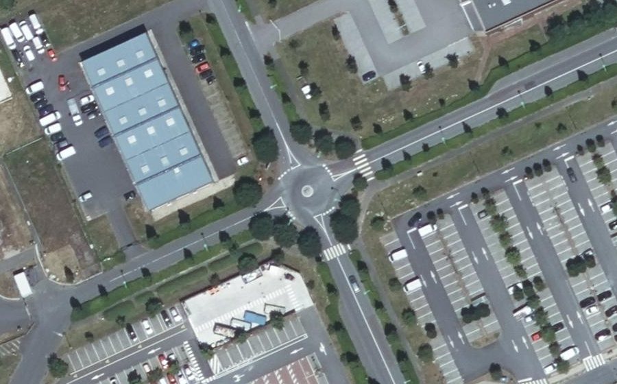Vue aérienne du Rond-point anonyme n°385871003