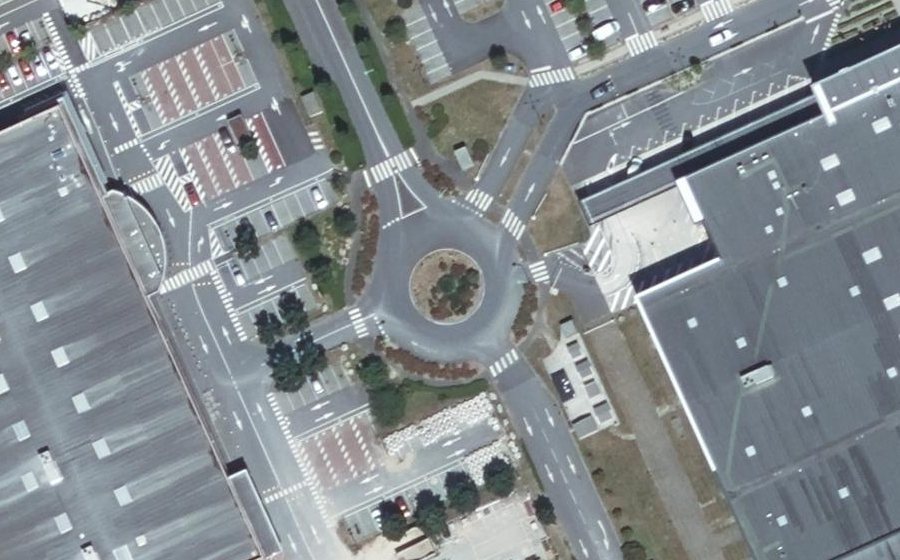 Vue aérienne du Rond-point anonyme n°385871004